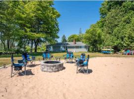 Beautiful home on Lake Michigan, near Escanaba, villa en Bark River