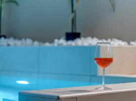 Aegean Glory Suites, hotel com piscinas em Hermópolis