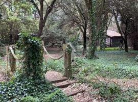 Cabaña de ensueño en el bosque y junto al mar, alojamento para férias em Miengo