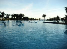 ARTRA resort- near Cam Ranh Airport, hotel com piscinas em Cam Ranh