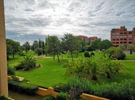 APARTAMENTO DOS DORMITORIOS VISTAS JARDÍN, hotel dengan parking di Punta del Caimán