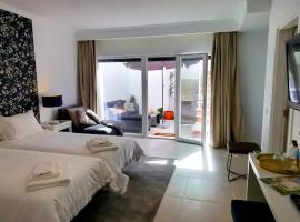 Quarto Duplo com Kitchenette, WC e Pátio privativo, ξενοδοχείο σε Corroios