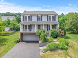 Modern and Stylish 5 Bedroom Home in Cranberry/Pittsburg, vakantiehuis in Cranberry Township