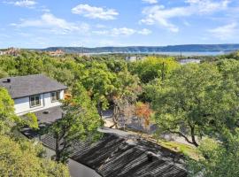 Lux Lake Travis, cabaña o casa de campo en Austin