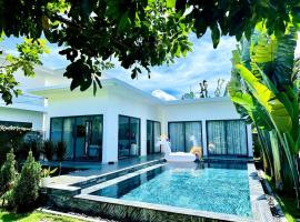 Viesnīca ar autostāvvietu Villa có hồ bơi riêng tại Lang Phuoc Hai 