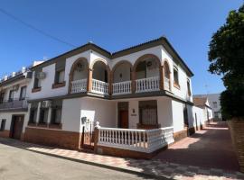 casa grande en Córdoba, pueblo de la Victoria , 6 dormitorios，La Victoria的便宜飯店