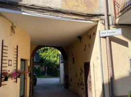 vicolo forno, hotel perto de Lago di Comabbio, Mercallo