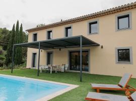 Maison en Provence avec piscine, вила в Егил