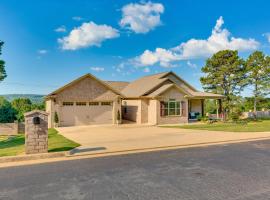 Russellville Home Near Hiking and Lake Access!, rental liburan di Russellville