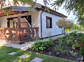 Biały domek nad stawem, hôtel à Huta Wielka