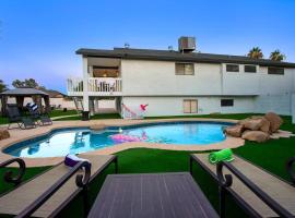 Mesa Oasis: 6 BR with Pool & Spacious Backyard, holiday rental sa Mesa
