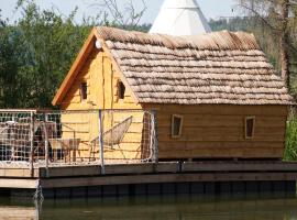 Les Cabanes Flottantes, glamping site in Givrauval