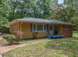 Paradise Shores Beach Cottage, casa o chalet en Southold