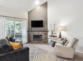 Overland Park Condo, Close to Lakes and Parks!, hotel in Overland Park