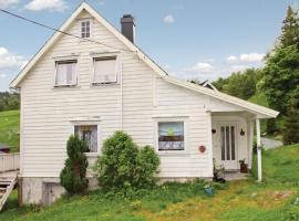 3 Bedroom Beautiful Home In Dale I Sunnfjord, hotel with parking in Gjølanger