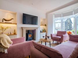 Canon Craig, Luxurious Lakeland stone Cottage, hotel in Bowness-on-Windermere