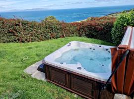 Torr Lodge- luxury log cabin with private hot tub!, cottage in Ballycastle