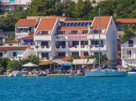 House HOTEL PLAVA LAGUNA, hotel v destinaci Tisno