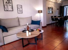 #On The Rocks, apartment in Ouranoupoli