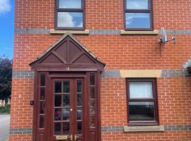 2 bed house, walking distance Shrewsbury centre, hotel in Shrewsbury