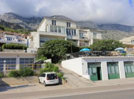 Apartments and rooms with parking space Tucepi, Makarska - 5263, hotel in Tučepi