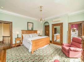 Peaceful Easy Feelings - King Sized Bed - Sleeps 2, hotell i Lynchburg