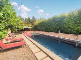 Beautiful Home In Aspiran With Outdoor Swimming Pool, Swimming Pool And 4 Bedrooms, hôtel à Aspiran