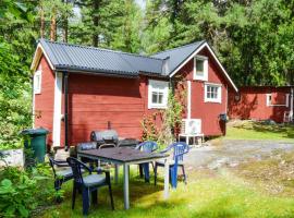 1 Bedroom Gorgeous Home In Norrtlje: Norrtälje şehrinde bir otoparklı otel