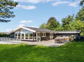 Stunning Home In Vejby With Wifi And 3 Bedrooms, hótel í Vejby