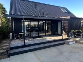 Modern Two bedroom Oasis, hotel in Whangamata