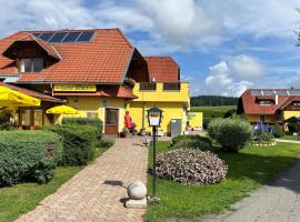 Hotel Gasthof Seeblick, вариант проживания в семье в городе Zeutschach