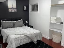 1 bedroom apartment w/Wifi and private entrance, hotel en Ajax