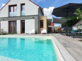 Velence Lakeside Pool House, cabaña o casa de campo en Velence