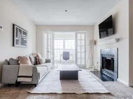 Rosslyn 2BR w WD Gym Pool 10 min to Metro WDC-358