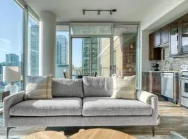 Downtown 1br w gym deck wd nr 6th St bars ATX-20