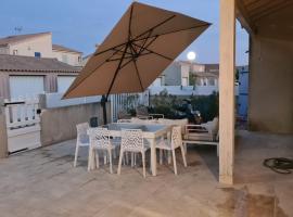 Villa 6 personnes dans résidence avec piscine, ξενοδοχείο σε Portiragnes