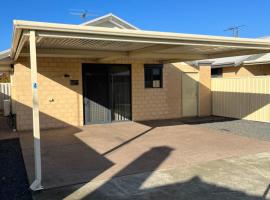 Unit 4 3 Mouarn St Carey Park: Glen Iris, Hay Park Bunbury yakınında bir otel