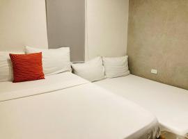 Barkada Room 1 near Clark (Casa Isabela), hotell i Mabalacat