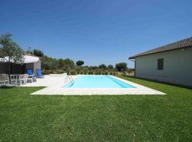Accogliente villa con piscina, villa in Caltagirone