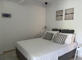 Sun & Sea Suite, Sounio, beach rental in Sounio