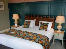 The Royal Inn by Chef & Brewer Collection