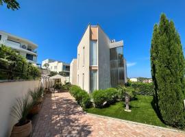 Villa Art gallery apartments, hotel with jacuzzis in Murter