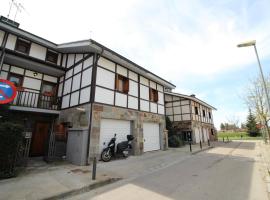 Chalet junto a la Ciudadela de Jaca, отель в городе Хака