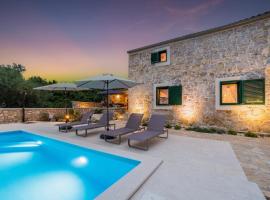 Stone House Luna, holiday rental in Poljana