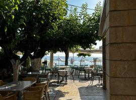 Aktaion Rooms, hotel a Stoupa