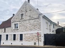 Maison indépendante proche Paris Saclay, Massy, hotel u gradu 'La Ville-du-Bois'