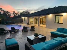 Luxury Designer House with Heated Pool: Miami'de bir villa