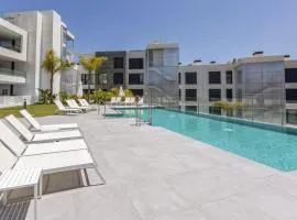 ViVi Homes - Luca Pool, Gym, Spa & Sea View