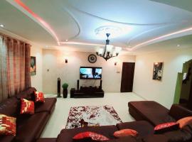 Stylish and Spacious 3Bed Flat ShortLet Apartment, hotel in Abuja
