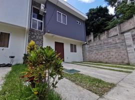 Casa El Cipres Residencial Privada, cottage in Santo Tomás